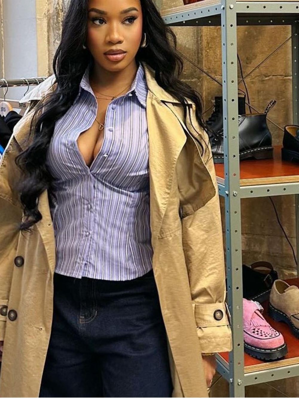 Button down top. . - Picture 2 of 3